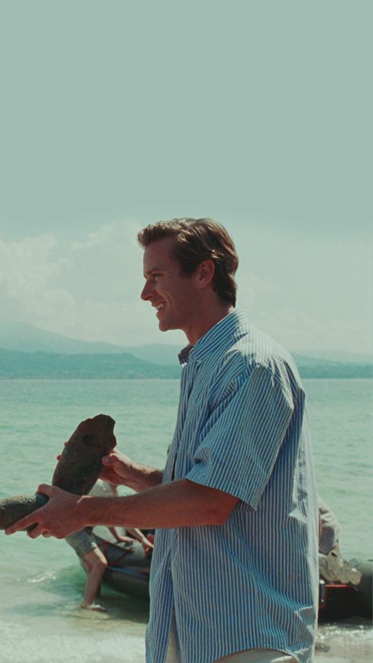 Học cách diện đồ mùa hè nam giới từ phim Call me by your name